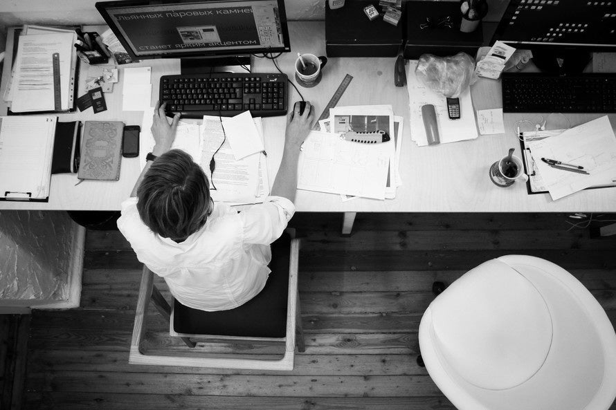 How To Select an Executive Desk