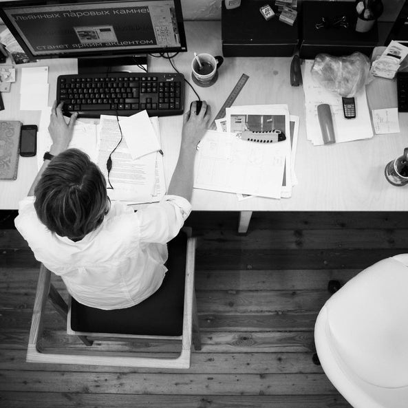 How To Select an Executive Desk