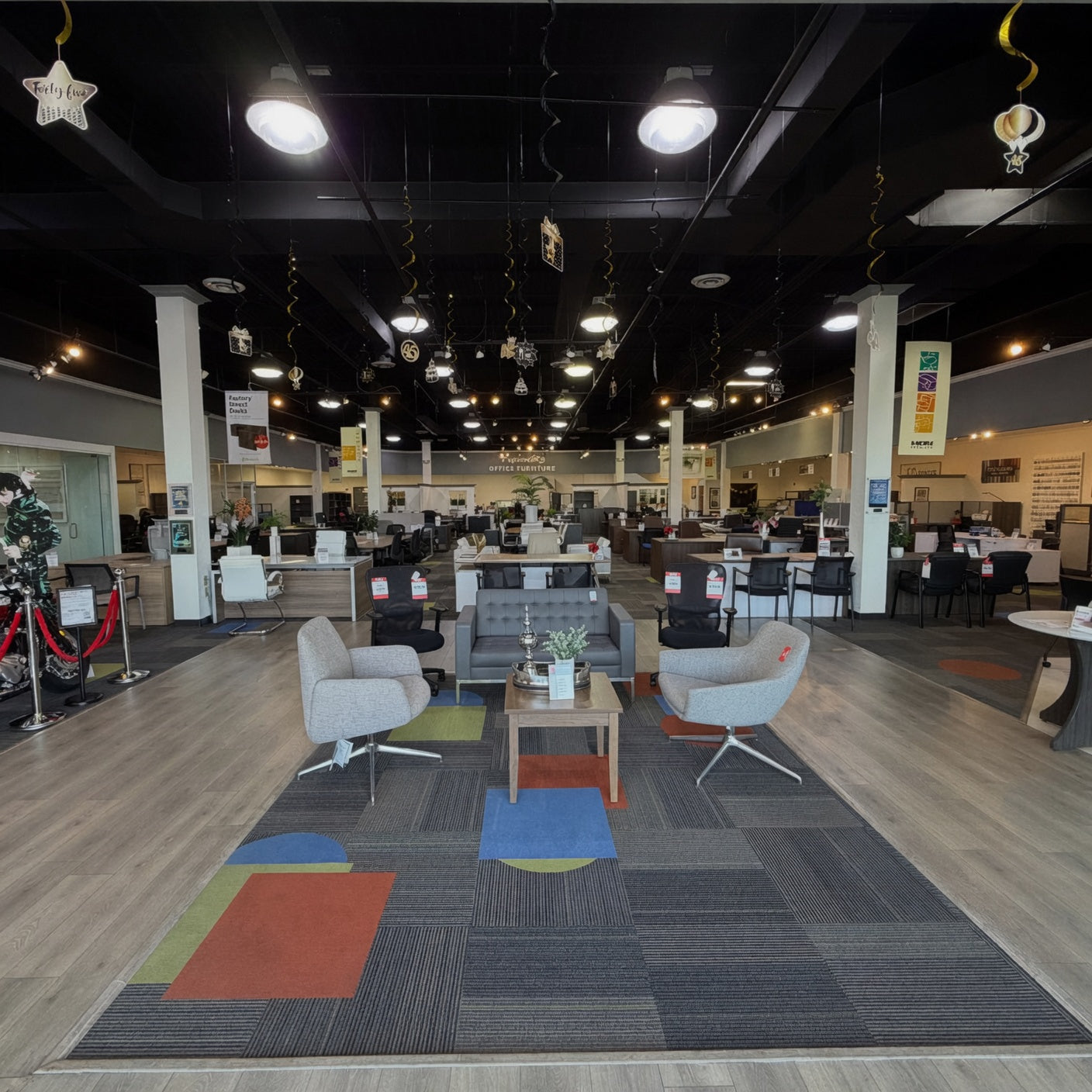 Freedman_s_Office_Furniture_Tampa_Showroom_1024x1024_a619d07b-70e8-4692-bae8-064a8c32fe6f